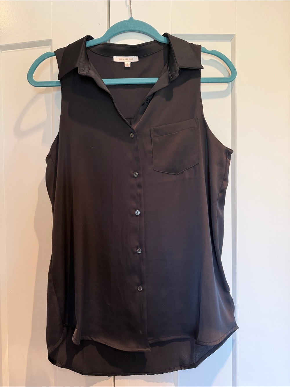 Skies Are Blue Black Sleeveless Button-Down Shirt